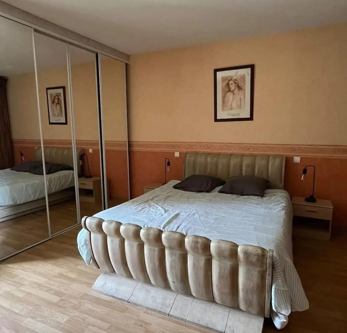 Villa Spacieuse Avec Piscine A Bas-Segala La Bastide-l'Eveque
